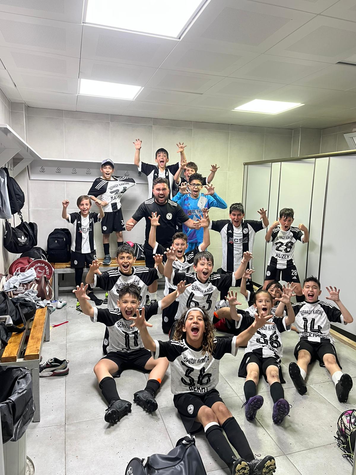 Sefaköy Kartal Spor U12 takımı soyunma odası